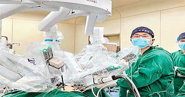 5000 किमी दूर बैठे डॉक्टरों ने रोबोट की मदद से किया ऑपरेशन