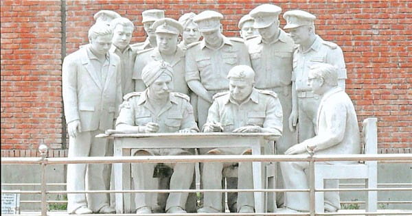 बांग्लादेश में भारत विरोधी ताकतों ने तोड़ीं 1971 युद्ध की ऐतिहासिक प्रतिमाएं
