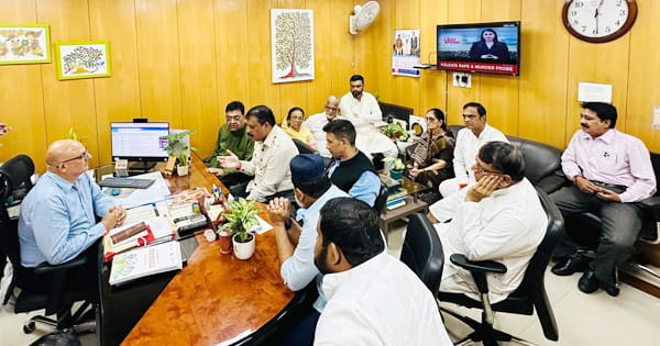 Chhatarpur Bulldozer Action : कांग्रेस पूछ रही सवाल- 'हाजी का घर क्यों तोड़ा', DGP से मिले नेता, प्रियंका ने भी X पर लिखा कुछ-कुछ...पढ़िए ये बवाल क्या है?