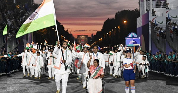 Paris Paralympics 2024 : ओपनिंग सेरेमनी के साथ पेरिस पैरालंपिक का शानदार आगाज, सुमित-भाग्यश्री ने थामा तिरंगा