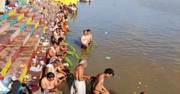 Pitru Paksha 2024 : पितृपक्ष आज से शुरू, पितरों का तर्पण करने नदी-तालाब पहुंचे लोग, 2 अक्टूबर तक नहीं होंगे शुभ कार्य