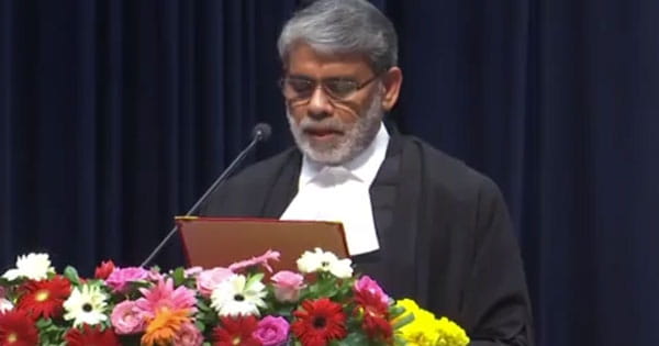 सुरेश कुमार कैत ने ली MP High Court के नए चीफ जस्टिस की शपथ
