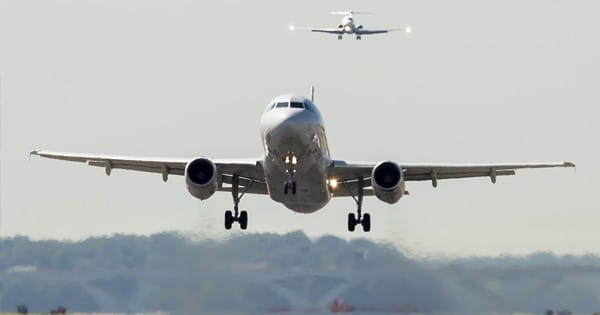 Bomb Threat : Vistara और Akasa समेत 20 उड़ानों को मिली बम से उड़ाने की धमकी, केंद्र ने DGCA प्रमुख को हटाया