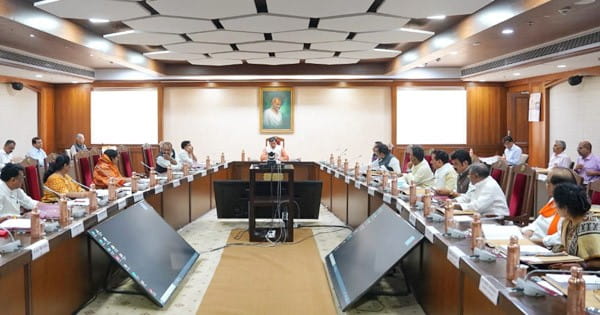 Mohan Cabinet Meeting : मप्र में 1 लाख पदों पर होगी सरकारी भर्तियां, नाबालिग दुष्कर्म पीड़िता के लिए कलेक्टरों को मिलेगा फंड, जानें अन्य फैसले
