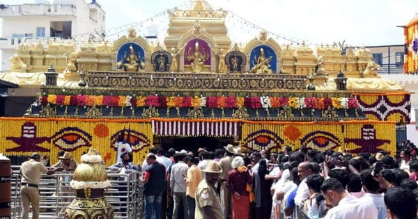 Diwali 2024: एक रहस्यमयी मंदिर... जो सिर्फ दिवाली पर ही खुलता है, साल भर जलता रहता है दीया, ताजा रहते हैं फूल