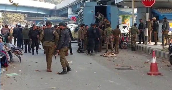 Jammu-Kashmir : श्रीनगर में रविवार बाजार के पास ग्रेनेड ब्लास्ट, 12 लोग घायल; उमर अब्दुल्ला बोले- निर्दोषों पर हमले का कोई औचित्य नहीं