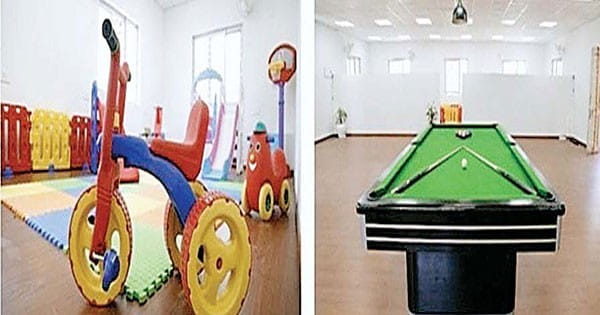 IT की छत पर कबाड़ के स्थान पर झूलाघर और बिलियर्ड