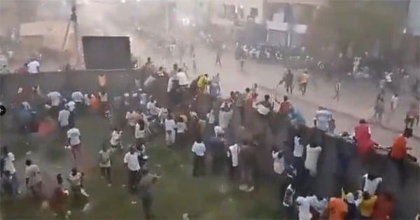गिनी में फुटबॉल मैच के दौरान भगदड़ में 56 लोगों की मौत