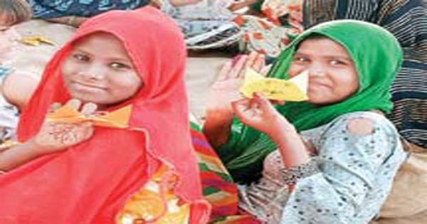 कहानियों के जरिए किताबों से कराई स्कूल छोड़ चुके बच्चों की दोस्ती