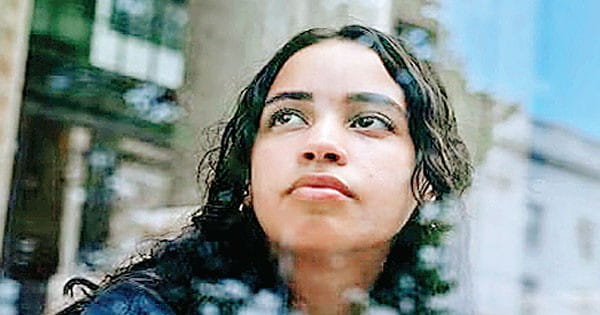 अमेरिकी लड़की ने स्कूल पर ठोका केस, कहा- धमकाता है पूरा स्टाफ