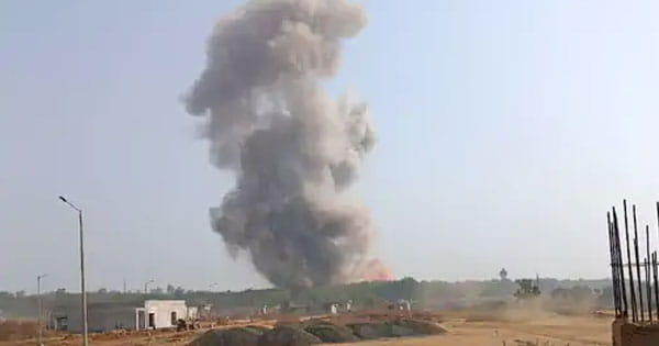 महाराष्ट्र के भंडारा में ऑर्डिनेंस फैक्ट्री में धमाका, 8 मौतें, 12 लोग अभी भी मलबे में दबे, रेस्क्यू ऑपरेशन जारी
