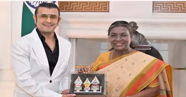 तबीयत बिगड़ने के बावजूद भी सोनू निगम ने राष्ट्रपति भवन दिवस में किया परफॉर्म, द्रौपदी मुर्मू से भी की मुलाकात, देखे तस्वीरें