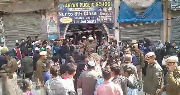Delhi Election 2025 LIVE : दिल्ली में दोपहर 3 बजे तक 46.55 फीसदी मतदान, सीलमपुर में AAP-BJP समर्थक भिड़े, केजरीवाल ने लगाया बड़ा आरोप