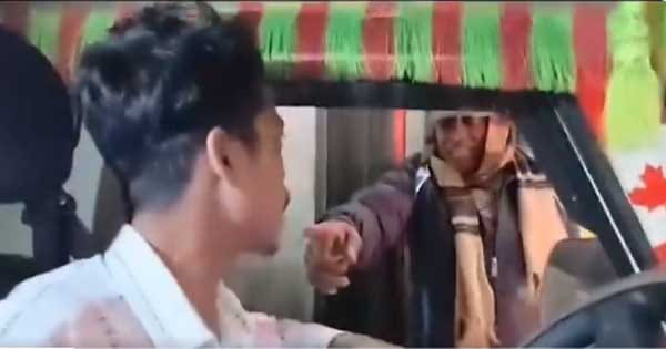 टोल प्लाजा पर पुलिस पर भड़का टैक्सी ड्राइवर, रिश्वत मांगने का आरोप, लड़के ने कहा- हल्के में मत लेना, नौकरी खा जाऊंगा