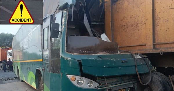 छत्तीसगढ़-मध्यप्रदेश बॉर्डर पर हादसा : महाकुंभ जा रही बस सड़क किनारे खड़े ट्रक से टकराई, एक व्यक्ति की मौत, 18 घायल