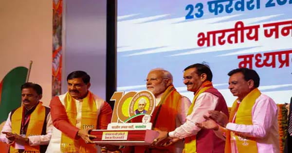 पीएम मोदी ने सांसदों-विधायकों को दिए पर्सनालिटी डेवलपमेंट टिप्स, बोले- सोशल मीडिया पर सक्रिय रहें, जनता के बीच जाएं