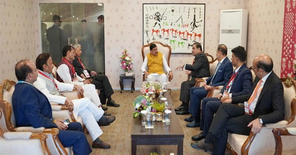 Global Investors Summit 2025 : मुख्यमंत्री डॉ. मोहन यादव ने उद्योगपतियों से की वन-टू-वन चर्चा, स्टार्ट-अप से जुड़े युवाओं से की मुलाकात