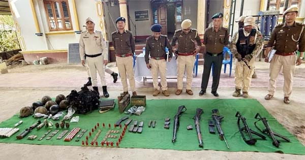 मणिपुर में लोगों ने 87 हथियार किए सरेंडर, बंदूक और गोला-बारूद पुलिस को सौंपे, जानें सबसे ज्यादा किस जिले से मिले