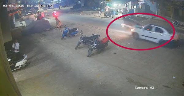 Narmadapuram : तेज रफ्तार कार ने पैदल जा रहे राहगीर को कुचलते हुए घसीटा, ड्राइवर मौके से फरार, हादसे का VIDEO आया सामने