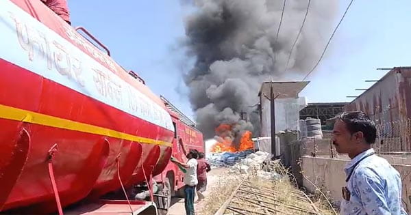 Indore News : प्लास्टिक फैक्ट्री में लगी भीषण आग, लाखों का नुकसान, अवंतिका गैस प्लांट के पास हुआ हादसा