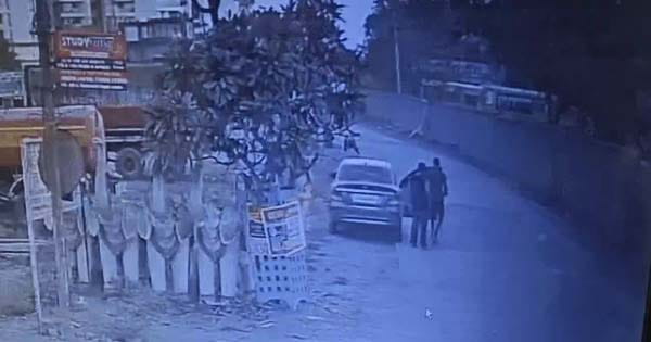 इंदौर : कार छोड़ बुलेट पर हुए फरार हुए भावना हत्याकांड के आरोपी, CCTV फुटेज आई सामने, फ्लैट में चली थी गोली