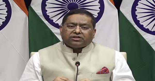 भारत ने बांग्लादेश को दी कड़ी चेतावनी, कहा- अपने अल्पसंख्यकों की सुरक्षा पर ध्यान दे, भारत के मामलों में न घुसें