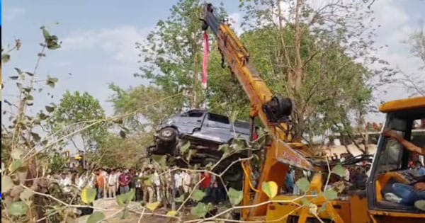 मंदसौर में बड़ा हादसा : बाइक से टकराने के बाद कुएं में गिरी वैन, मृतकों की संख्या बढ़कर हुई 12, रेस्क्यू जारी