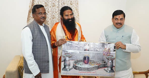 बाबा महाकाल की शरण में पहुंचे बाबा रामदेव, पहलगाम हमले पर पाकिस्तान को दिया करारा संदेश, CM से की मुलाकत