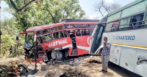 Dewas News : कलवार घाट पर दो बसों की आमने-सामने भिड़ंत, एक की मौत, 45 से अधिक यात्री घायल