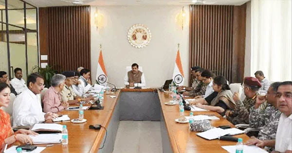 भारत-पाक तनाव के बीच MP में अलर्ट: सभी सरकारी कर्मचारियों की छुट्टी पर रोक, सीएम ने कहा- सेना की तरह तैयार रहें