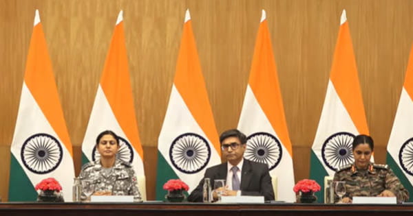 Operation Sindoor पर विदेश मंत्रालय की ब्रीफिंग, पाकिस्तान ने 36 जगहों पर किया हमला, 400 ड्रोन दागे, भारत ने संयम से की कार्रवाई