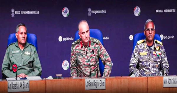 Operation Sindoor और भारत-पाक DGMO स्तर की वार्ता पर तीनों सेनाओं के डीजीएमओ की Press Briefing... देखें LIVE