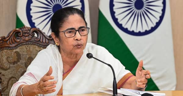 राज्यपाल ने बर्खास्त किया पूरा बंगाल मंत्रिमंडल