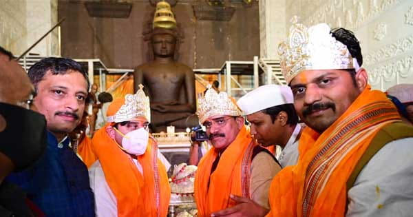 पंचकल्याणक महोत्सव: कुंडलपुर में केंद्रीय मंत्री सिंधिया और वीडी शर्मा, बोले- जनता की खुशहाली के लिए भगवान से लिया आशीर्वाद