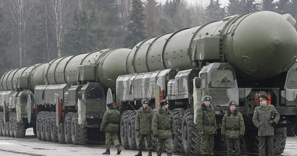 क्या होगा अगर रूस ने यूक्रेन पर कर दिया परमाणु हमला, जानें किस देश के पास कितने Nuclear Weapons