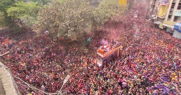 इंदौर में रंगपंचमी की गेर में उमड़ा जनसैलाब, मिसाइलों से उड़ा रंग; तस्वीरों में देखें लोगों का उत्साह