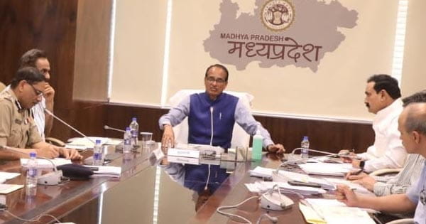 MP में चलेगा मामा का बुलडोजर : CM शिवराज बोले- अपराधियों को केवल जेल भेजने से काम नहीं चलेगा, आर्थिक कमर भी तोड़ दो