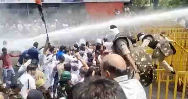 युवा कांग्रेस के प्रदर्शन पर चले वॉटर कैनन; पुलिस ने CM हाउस जाने से रोका, कमलनाथ बोले- कांग्रेस किसी से नहीं डरेगी