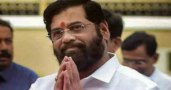Maharashtra Politcal Crisis Update: गुवाहाटी में पहली बार होटल से बाहर आए शिंदे, बोले- "शिवसेना में हूं, शिवसेना में ही रहूंगा..."
