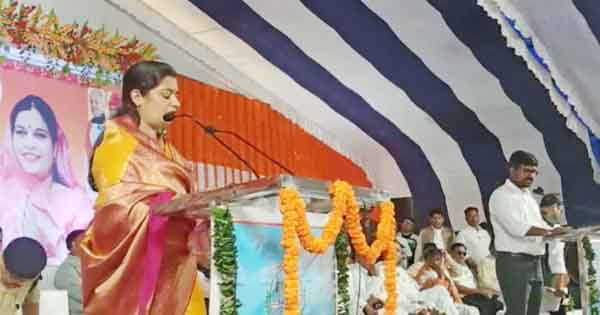 VIDEO : खंडवा महापौर अमृता यादव ने संस्कृत में ली शपथ, बोली- हमारी 'देववाणी' को विलुप्त होने से बचाना है; 7 पार्षदों ने भी 3 भाषा में ली शपथ