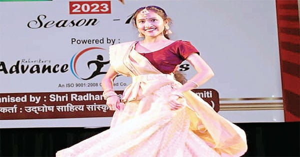 जय जय हे महिषासुर मर्दिनी, रम्य कपर्दिनी शैलसुते...पर दी परफॉर्मेंस