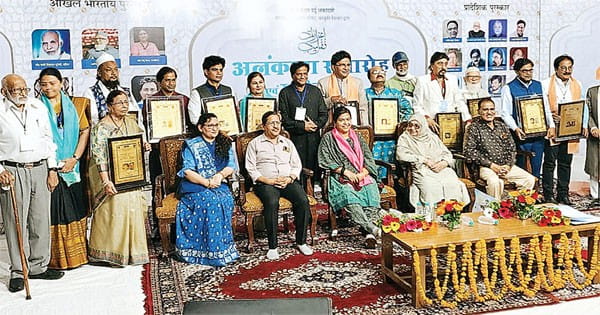 साहित्यकार समाज और देश के प्रति अपने सकारात्मक दायित्व का निर्वाह सुनिश्चित करें