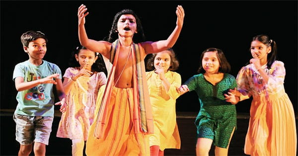 सिद्ध महात्मा की डांट से सुधरा ब्राह्मण, सामाजिक मुद्दों पर मंचित हुईं कहानियां