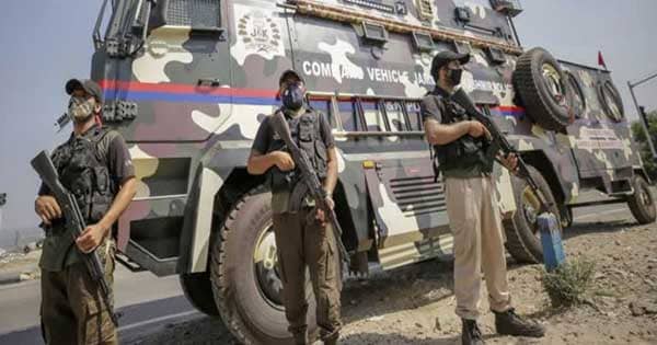 Jammu-Kashmir: पुंछ में LoC के पास बारूदी सुरंग में धमाका, डिफ्यूज करते समय 2 जवान घायल