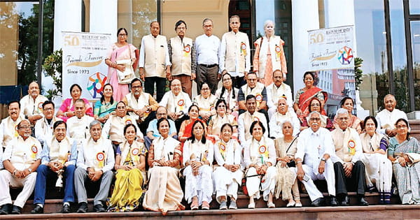 MBBS करते समय बने थे दोस्त, अब सेलिब्रेट की 50 साल की दोस्ती