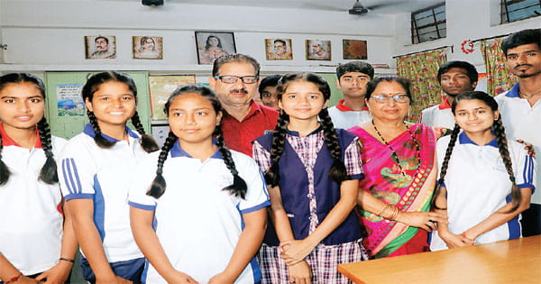 साइन लैंग्वेज और स्पेशल एजुकेटर्स की मदद से मूक - बधिर बच्चे लिख रहे सफलता की इबारत