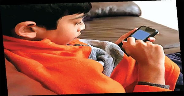 रील बिगाड़ रही रियल लाइफ, इस एडिक्शन के चलते एक दिन में 300 रील तक देख रहे हैं लोग
