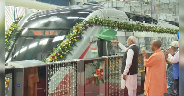 RapidX Train : PM मोदी ने देश की पहली रैपिड ट्रेन ‘नमो भारत’ को दिखाई हरी झंडी, QR कोड स्कैन करके खरीदा पहला टिकट