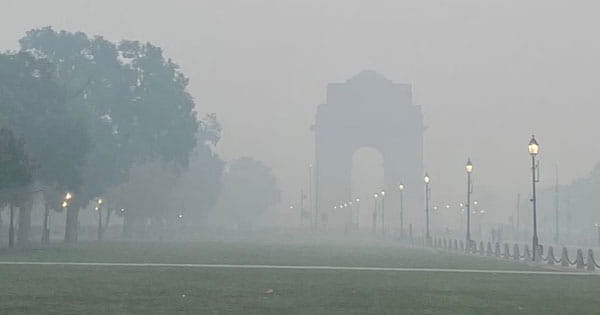दिवाली की आतिशबाजी से फिर जहरीली हुई दिल्ली-NCR की हवा, AQI 999; सुप्रीम कोर्ट के आदेश के बाद भी देर रात फोड़े गए पटाखे