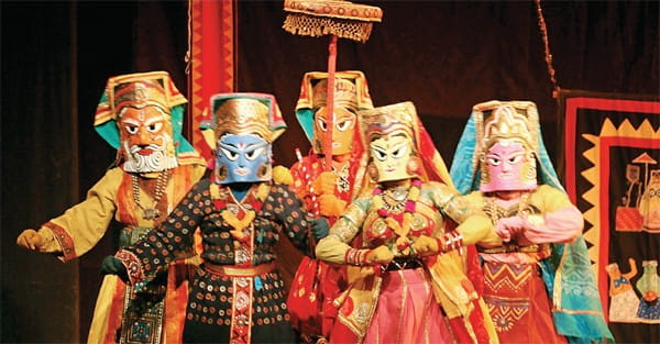 72 साल पुराने कॉस्ट्यूम, स्टेज व संगीत के साथ ह्यूमन पपेट शैली में रामायण का मंचन